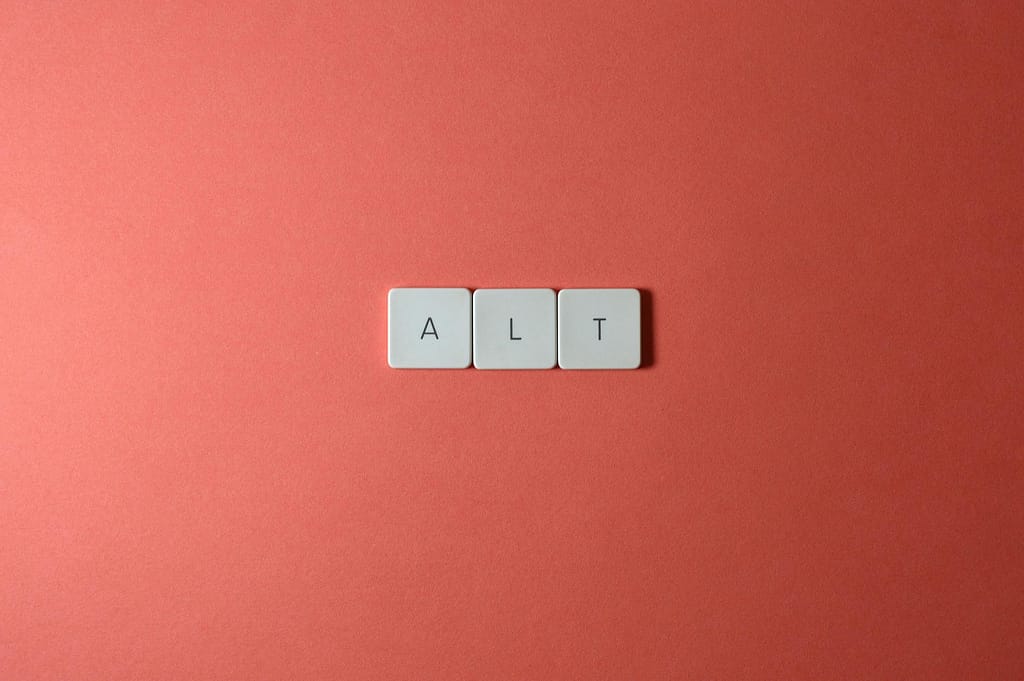 Co to jest atrybut ALT i dlaczego jest istotny? 1 atrybut ALT